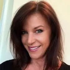 Portrait of Anne-Marie Rouse, Co-Founder and CMO of SYNTHESIS