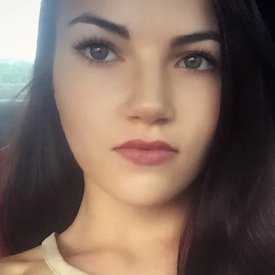 Portrait of Somer Rouse, Head of Marketing at SYNTHESIS